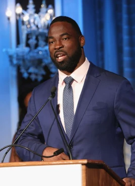 Justin Tuck - athletespeakers